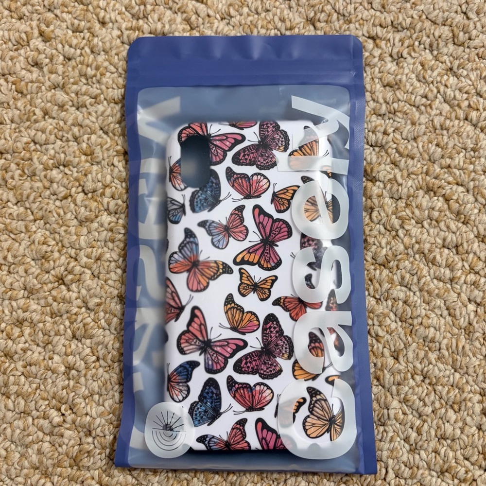 ✨FREE WITH PURCHASE✨ NWT Casely iPhone XR Case